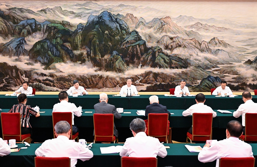 9月9日，全國(guó)優(yōu)秀教師代表座談會(huì)在北京召開。中共中央政治局常委、國(guó)務(wù)院副總理丁薛祥出席會(huì)議，傳達(dá)習(xí)近平致信和李強(qiáng)批示并講話。新華社記者 申宏 攝