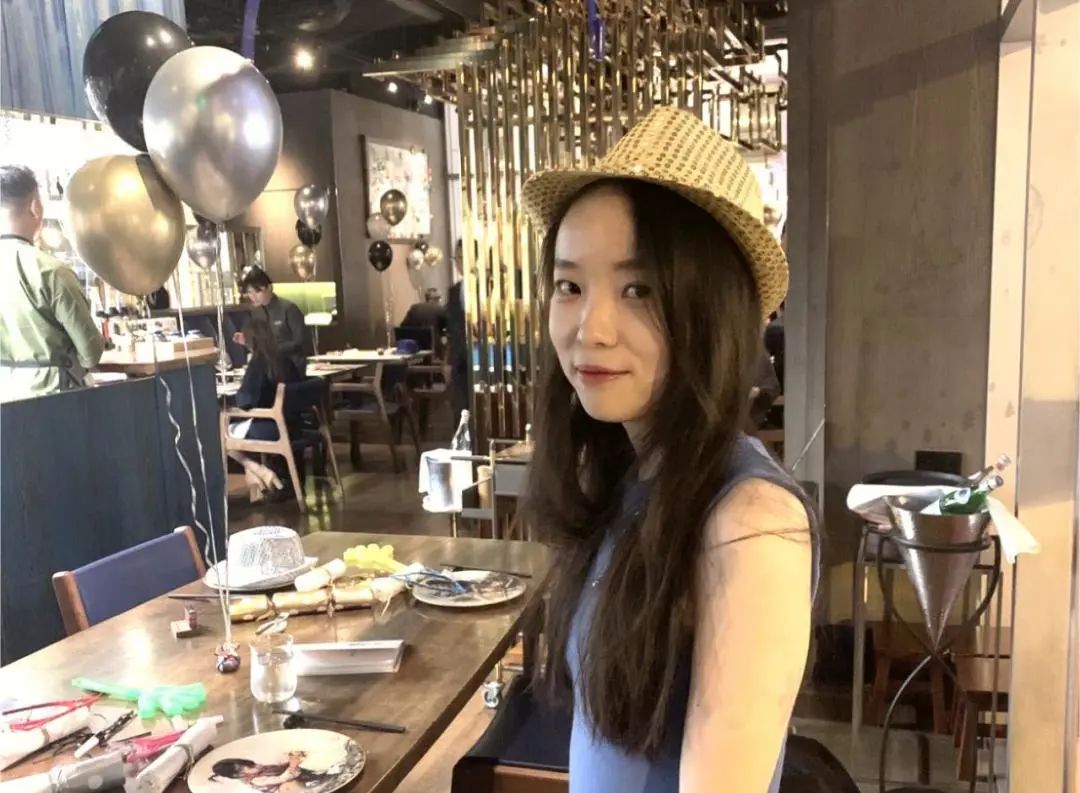 大頭馬 2020年加入中國作家協(xié)會(huì)。大頭馬在8歲左右就已經(jīng)開始寫作，在采訪中大頭馬提到自己是中國互聯(lián)網(wǎng)最早的一代網(wǎng)民，不僅在網(wǎng)上發(fā)帖寫東西，還會(huì)把生活中的經(jīng)歷寫成文章，發(fā)表在報(bào)刊上?！皩懽骱桶l(fā)表對(duì)我來說就像吃飯喝水那樣自然，沒有什么特別的轉(zhuǎn)折點(diǎn)?！? /></p>
<p style=