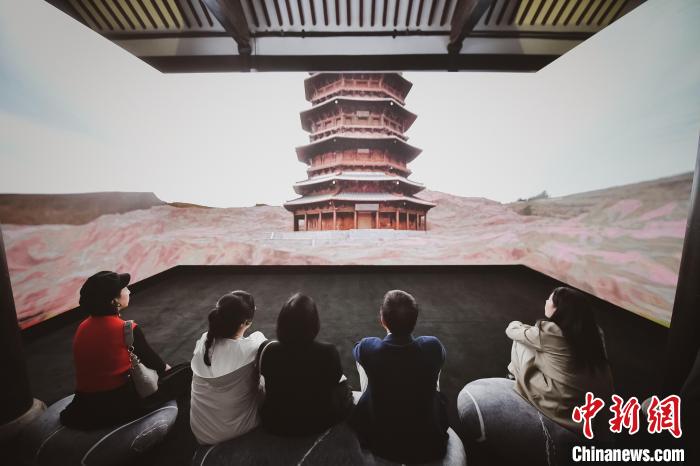 觀眾以全新角度的沉浸登臨體驗，感受古塔所承載的唐遼之風(fēng)和中古文化美感。(瑞安新天地供圖)