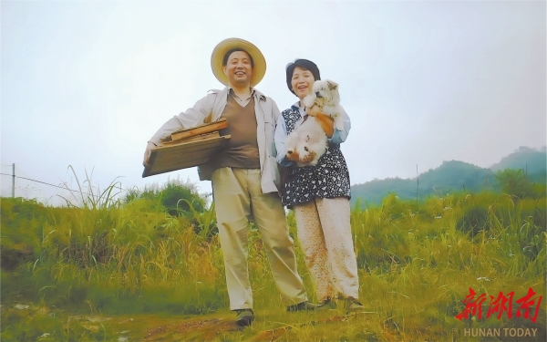韓少功夫婦帶著一只叫“三毛”的狗來了八景。資料照片