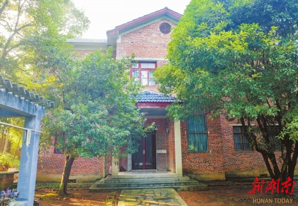 汨羅市三江鎮(zhèn)八景村，韓少功居住的“梓園”