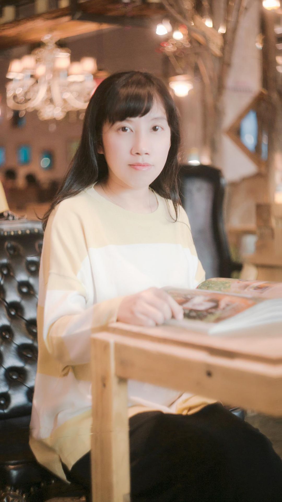 藤萍 廈門人，網(wǎng)絡(luò)文學(xué)作家。2000年考入中山大學(xué)法律系，同年以《鎖檀經(jīng)》獲第一屆花雨“花與夢”全國浪漫小說征文大賽第一名，此后相繼出版多部作品。2018年《未亡日》獲“北京大學(xué)2017網(wǎng)絡(luò)文學(xué)年榜”女頻榜榜首。