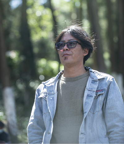 作 者：周明全，復(fù)旦大學(xué)中文系2022級(jí)中國現(xiàn)當(dāng)代文學(xué)博士研究生，《大家》雜志主編。著有《隱藏的鋒芒》《“80后”批評(píng)家的槍和玫瑰》《70后批評(píng)家的聲音》等；與陳思和共同主編《“80后”批評(píng)家文叢》《70后批評(píng)家文叢》，主編《當(dāng)代著名學(xué)者研究資料叢書》等。曾獲第十四屆中國當(dāng)代文學(xué)研究優(yōu)秀成果獎(jiǎng)、《文學(xué)報(bào)·新批評(píng)》2015年度優(yōu)秀評(píng)論新人獎(jiǎng)特別獎(jiǎng)、2020年南方文學(xué)盛典年度批評(píng)家等。