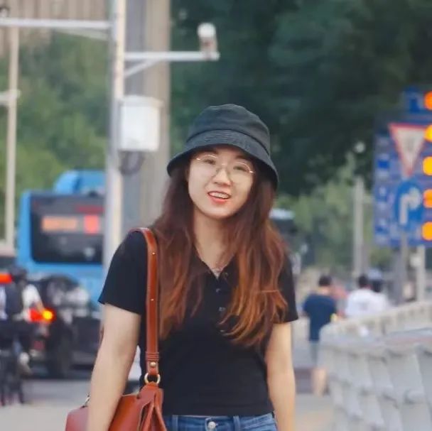 王秋實(shí)，中國作協(xié)網(wǎng)絡(luò)文學(xué)中心研究處干部。畢業(yè)于北京師范大學(xué)文學(xué)院、萊頓大學(xué)比較文學(xué)與文學(xué)理論專業(yè)，曾在游戲研發(fā)行業(yè)任七年世界觀、劇情及關(guān)卡設(shè)計(jì)師，多年游戲玩家。目前研究方向?yàn)榫W(wǎng)絡(luò)文學(xué)產(chǎn)業(yè)、網(wǎng)絡(luò)文學(xué)與游戲文化等。