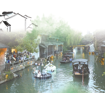 　中國(guó)美術(shù)學(xué)院雕塑與公共藝術(shù)學(xué)院師生在2023烏鎮(zhèn)戲劇節(jié)上表演。 　　以上均為烏鎮(zhèn)戲劇節(jié)官方供圖