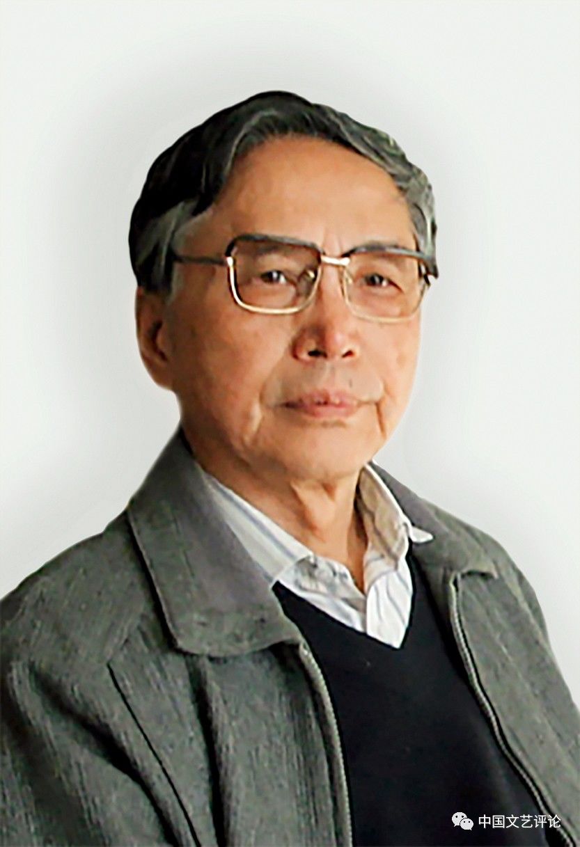 錢中文簡介：1932年11月生，江蘇無錫人。1955年畢業(yè)于中國人民大學(xué)俄語系，1955—1959年就讀于莫斯科大學(xué)研究生部俄羅斯語言文學(xué)系。現(xiàn)為中國社會(huì)科學(xué)院榮譽(yù)學(xué)部委員、文學(xué)研究所研究員、研究生院教授、博士生導(dǎo)師(自1987年起)，中國作家協(xié)會(huì)全國委員會(huì)榮譽(yù)委員，中國中外文藝?yán)碚搶W(xué)會(huì)名譽(yù)會(huì)長。曾任中國社會(huì)科學(xué)院文學(xué)所文藝?yán)碚撗芯渴抑魅巍⒈容^文學(xué)研究室主任、《文學(xué)評(píng)論》主編、學(xué)術(shù)委員會(huì)委員，國務(wù)院學(xué)位委員會(huì)中國語言文學(xué)學(xué)科評(píng)議組成員與召集人。著有《果戈理及其諷刺藝術(shù)》、《現(xiàn)實(shí)主義和現(xiàn)代主義》、《文學(xué)原理——發(fā)展論》(后改為《文學(xué)發(fā)展論》)、《文學(xué)理論流派與民族文化精神》、《文學(xué)理論：走向交往對(duì)話的時(shí)代》、《新理性精神文學(xué)論》、《錢中文學(xué)術(shù)文化隨筆》、《自律與他律》(合著)、《錢中文文集》韓國版4卷本、《文學(xué)理論：求索與反思》、《新理性精神與當(dāng)代文論建設(shè)》、《現(xiàn)代性與當(dāng)代文學(xué)理論》、《桐蔭夢(mèng)痕》、《文學(xué)的鄉(xiāng)愁》等，有《錢中文文集》5卷本問世。主編《巴赫金全集》譯文7卷、《讀世界》6種、《文學(xué)理論建設(shè)叢書》7種；合作主編多種論文集、《新時(shí)期文藝學(xué)建設(shè)叢書》36種、《現(xiàn)代外國文藝?yán)碚撟g叢》14種。合譯有長篇小說《現(xiàn)代牧歌》([俄]謝德林著)等。