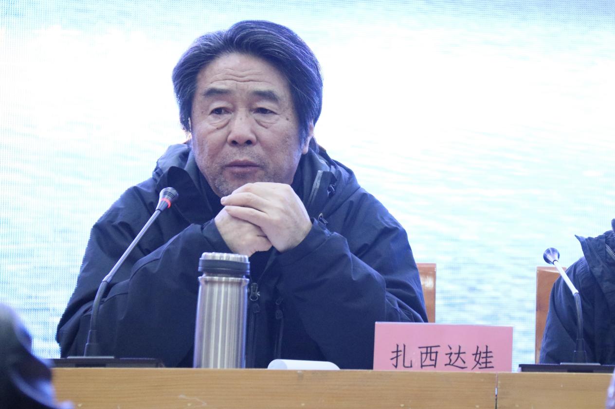 西藏自治區(qū)政協(xié)副主席、文聯(lián)主席扎西達(dá)娃在開(kāi)班儀式講話