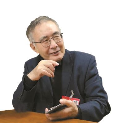 1943年出生。作家、國(guó)家一級(jí)編劇。享受政府特殊津貼。主要作品有長(zhǎng)篇小說(shuō)《桑那高地的太陽(yáng)》《泥日》《高緯度戰(zhàn)栗》等，與小說(shuō)同期創(chuàng)作的同名長(zhǎng)篇電視連續(xù)劇《蒼天在上》《大雪無(wú)痕》《省委書記》播出后，均在國(guó)內(nèi)外引起強(qiáng)烈反響。長(zhǎng)篇小說(shuō)《大雪無(wú)痕》獲國(guó)家圖書獎(jiǎng)。