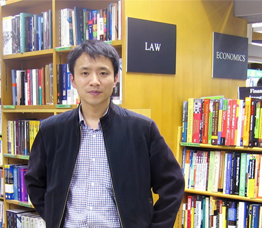  飛廉，本名武彥華，河南項城人，畢業(yè)于浙江大學，著有詩集《不可有悲哀》《捕風與雕龍》，參與創(chuàng)辦民刊《野外》《詩建設》，獲陳子昂詩歌獎、蘇軾詩歌獎，現(xiàn)居杭州。
