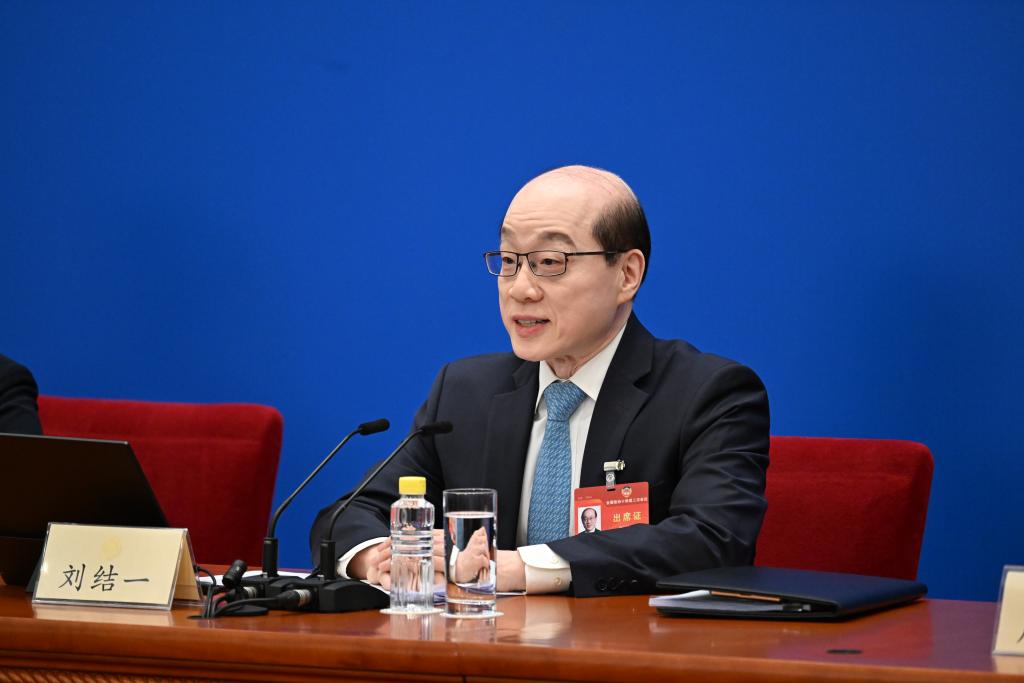 3月3日，全國政協(xié)十四屆二次會議新聞發(fā)布會在北京人民大會堂舉行。大會新聞發(fā)言人劉結(jié)一向中外媒體介紹本次大會有關(guān)情況并回答記者提問。?新華社記者 金立旺 攝