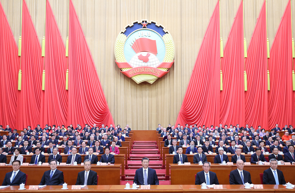 3月4日下午，中國人民政治協(xié)商會議第十四屆全國委員會第二次會議在北京人民大會堂開幕。這是習近平、李強、趙樂際、蔡奇、丁薛祥、李希、韓正在主席臺就座。 新華社記者 鞠鵬 攝
