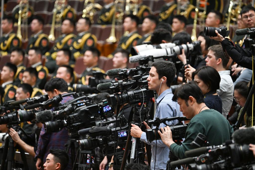 3月5日，第十四屆全國(guó)人民代表大會(huì)第二次會(huì)議在北京人民大會(huì)堂開(kāi)幕。這是記者在會(huì)場(chǎng)拍攝。新華社記者 牟寧 攝