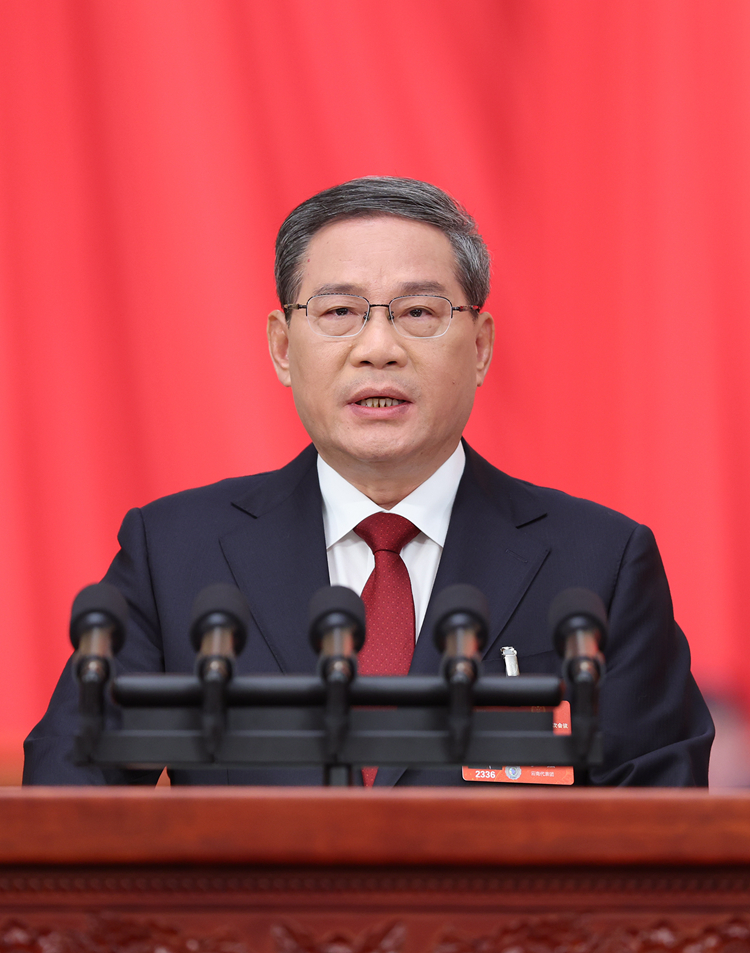 3月5日，第十四屆全國(guó)人民代表大會(huì)第二次會(huì)議在北京人民大會(huì)堂開(kāi)幕。國(guó)務(wù)院總理李強(qiáng)作政府工作報(bào)告。新華社記者 姚大偉 攝