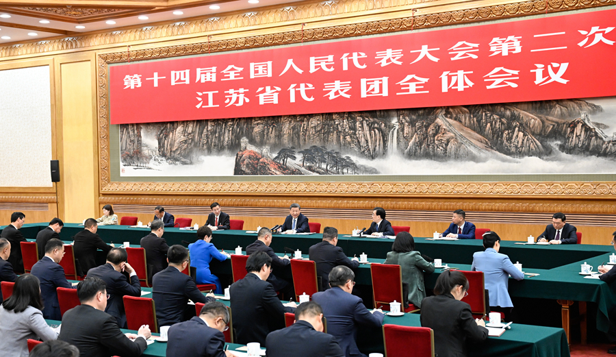 3月5日，中共中央總書記、國家主席、中央軍委主席習(xí)近平參加他所在的十四屆全國人大二次會議江蘇代表團審議。新華社記者 謝環(huán)馳 攝