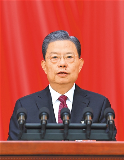 3月8日，十四屆全國人大二次會議在北京人民大會堂舉行第二次全體會議。受全國人大常委會委托，趙樂際委員長向大會報告全國人大常委會工作。 　　新華社記者 王 曄攝