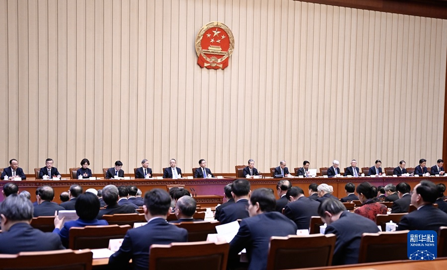 3月10日，十四屆全國(guó)人大二次會(huì)議主席團(tuán)在北京人民大會(huì)堂舉行第三次會(huì)議。主席團(tuán)常務(wù)主席趙樂(lè)際主持會(huì)議。新華社記者 謝環(huán)馳 攝