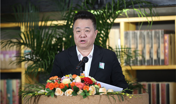 中國(guó)作協(xié)黨組成員、副主席、書記處書記邱華棟主持交流活動(dòng)