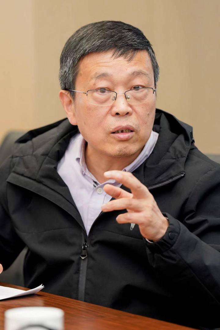 中國(guó)作家協(xié)會(huì)兒童文學(xué)委員會(huì)副主任、當(dāng)代兒童文學(xué)創(chuàng)作研究中心（浙江）主任