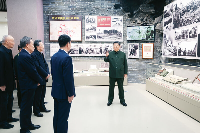 2024年2月1日至2日，中共中央總書記、國家主席、中央軍委主席習(xí)近平來到天津，看望慰問基層干部群眾。這是2日上午，習(xí)近平在平津戰(zhàn)役紀(jì)念館考察。 新華社記者 鞠鵬/攝