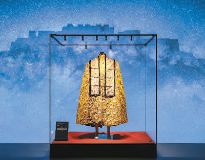 　清代金寶地花卉紋斗篷。 　　中國(guó)大運(yùn)河博物館供圖