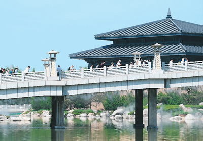 　5月18日，觀眾步入陜西歷史博物館秦漢館參觀。 　　新華社記者 李一博攝