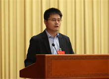 楊輝：以文學(xué)批評參與當(dāng)代文化創(chuàng)造　　十余年有一個問題始終縈繞于懷，那就是如何做出屬于我們這一代人的學(xué)問……[詳細(xì)]