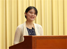 李春華（李琸）：從一個人的戈壁走向文學(xué)的綠洲　　至今我不敢稱自己為作家，對我而言，這是一個非常神圣的字眼……[詳細(xì)]