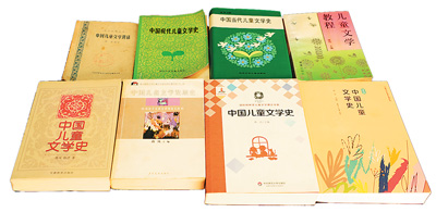 　蔣風(fēng)編著的部分作品。  　?。ū疚呐鋱D由作者提供）