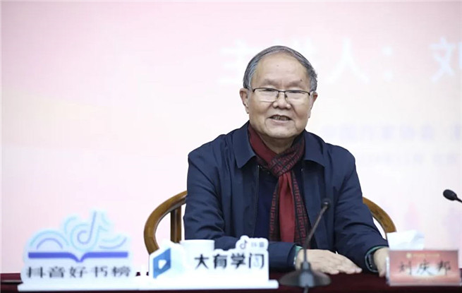 “船的勁兒是在帆上，人的勁兒是在心上”——“魯院大講堂”活動(dòng)側(cè)記