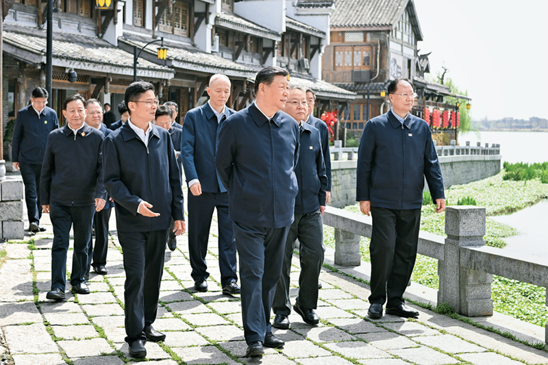 2024年3月18日至21日，中共中央總書記、國家主席、中央軍委主席習(xí)近平在湖南考察。這是19日上午，習(xí)近平在常德河街考察。 新華社記者 謝環(huán)馳/攝