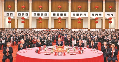1月27日，中共中央、國(guó)務(wù)院在北京人民大會(huì)堂舉行2025年春節(jié)團(tuán)拜會(huì)。黨和國(guó)家領(lǐng)導(dǎo)人習(xí)近平、李強(qiáng)、趙樂(lè)際、王滬寧、蔡奇、丁薛祥、李希、韓正等同首都各界人士歡聚一堂、共迎佳節(jié)。新華社記者??謝環(huán)馳攝