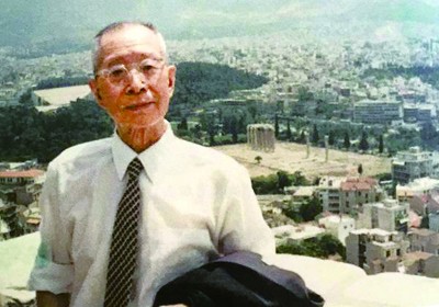 1986年，羅念生在雅典衛(wèi)城上