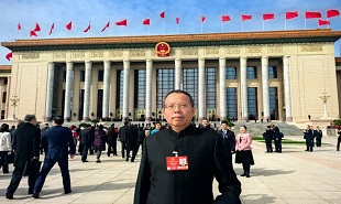 全國人大代表，貴州省文聯(lián)主席、省作協(xié)主席歐陽黔森