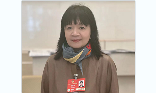 全國政協(xié)委員、中國視協(xié)副主席、上影集團(tuán)編劇王麗萍