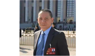 全國政協(xié)委員、民進(jìn)中央委員、百花文藝出版社總編輯汪惠仁