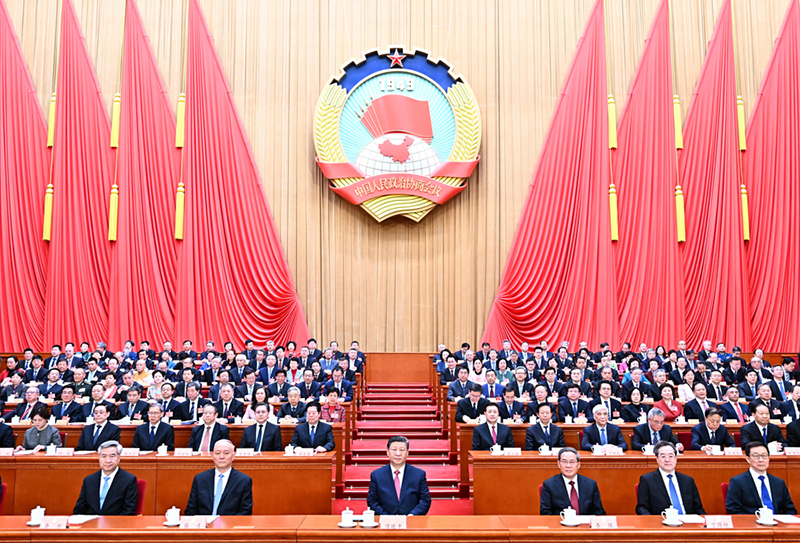 3月10日上午，中國(guó)人民政治協(xié)商會(huì)議第十四屆全國(guó)委員會(huì)第三次會(huì)議在北京人民大會(huì)堂閉幕。這是習(xí)近平、李強(qiáng)、蔡奇、丁薛祥、李希、韓正在主席臺(tái)就座。新華社記者 燕雁 攝