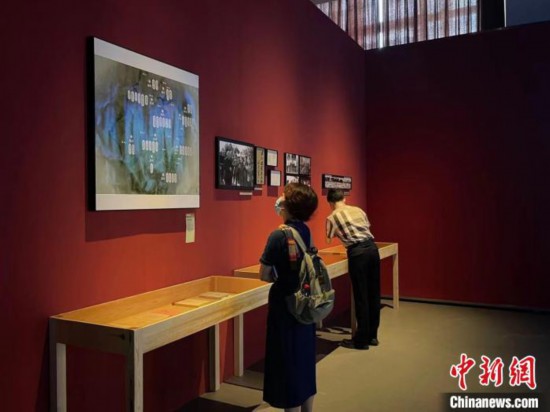 展覽現(xiàn)場(chǎng)。　童笑雨 攝