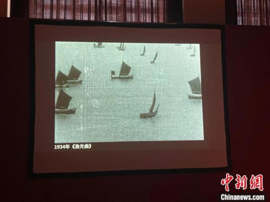 耳熟能詳?shù)摹稘O光曲》在現(xiàn)場(chǎng)播放?！⊥τ?攝