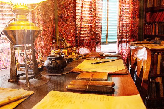 瑞典作家斯特林堡的書桌。從1908年到1912年，他在藍(lán)塔住了4年。書桌上保持著作家最后的布局